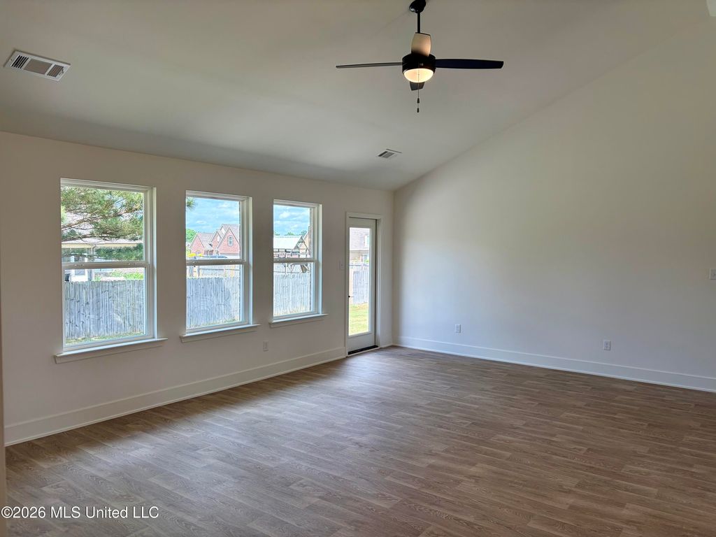 104 Red Bird Cove, Senatobia, MS 38668 — photo 4