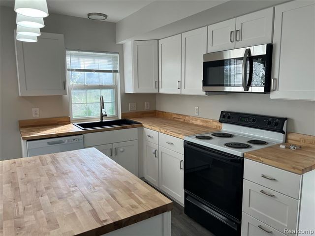 2802 Green Valley Drive, Ann Arbor, MI 48103