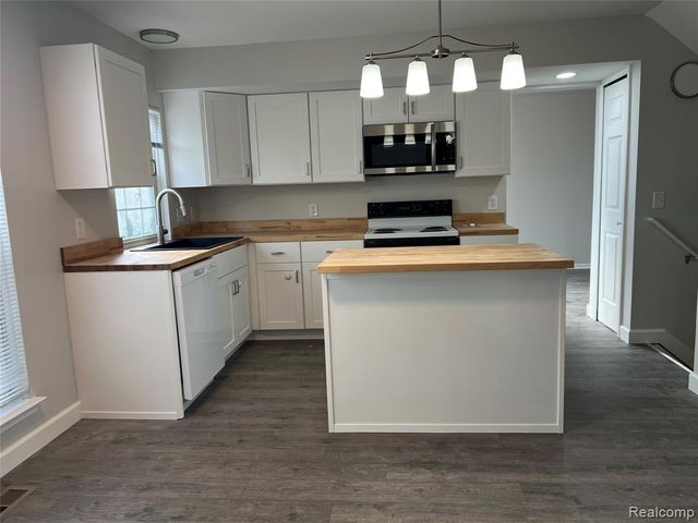 2802 Green Valley Drive, Ann Arbor, MI 48103