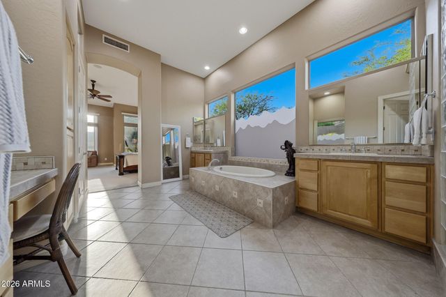 42410 N HARBOUR TOWN Court, Anthem, AZ 85086