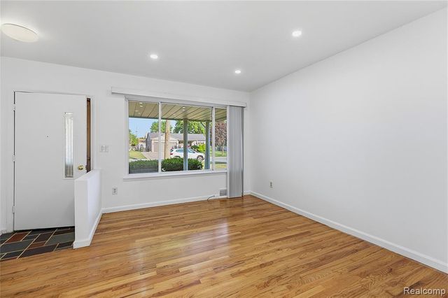 35074 Lana Lane, Sterling Heights, MI 48312