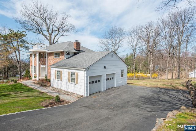 5 Robin Hill Road, North Caldwell, NJ 07006