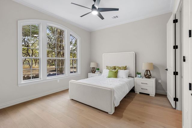 999 Enchanted Oaks DR, Driftwood, TX 78619