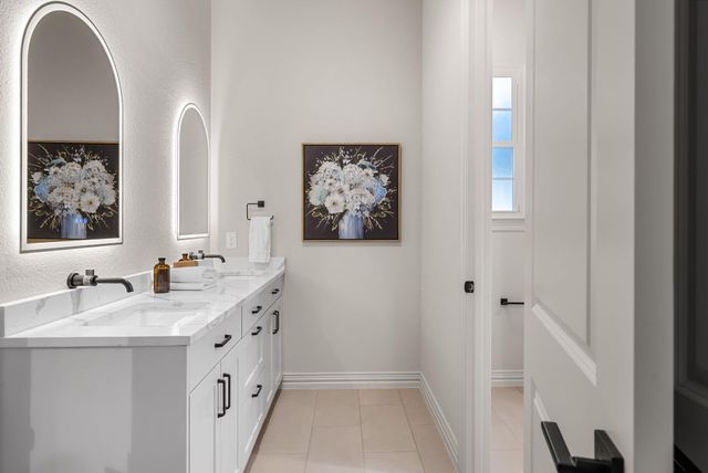 999 Enchanted Oaks DR, Driftwood, TX 78619