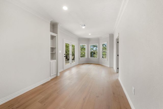 999 Enchanted Oaks DR, Driftwood, TX 78619