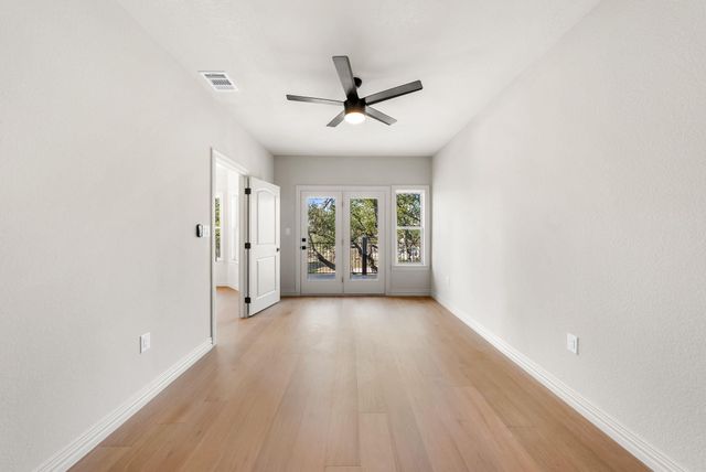 999 Enchanted Oaks DR, Driftwood, TX 78619