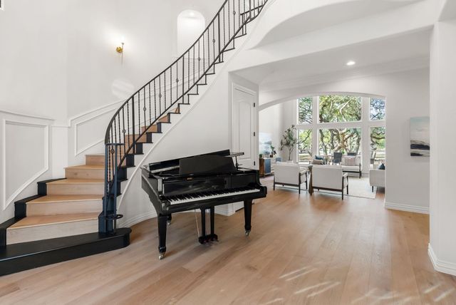 999 Enchanted Oaks DR, Driftwood, TX 78619