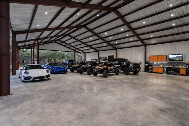 999 Enchanted Oaks DR, Driftwood, TX 78619