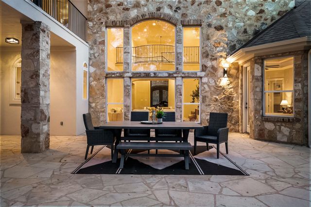 999 Enchanted Oaks DR, Driftwood, TX 78619