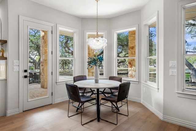 999 Enchanted Oaks DR, Driftwood, TX 78619