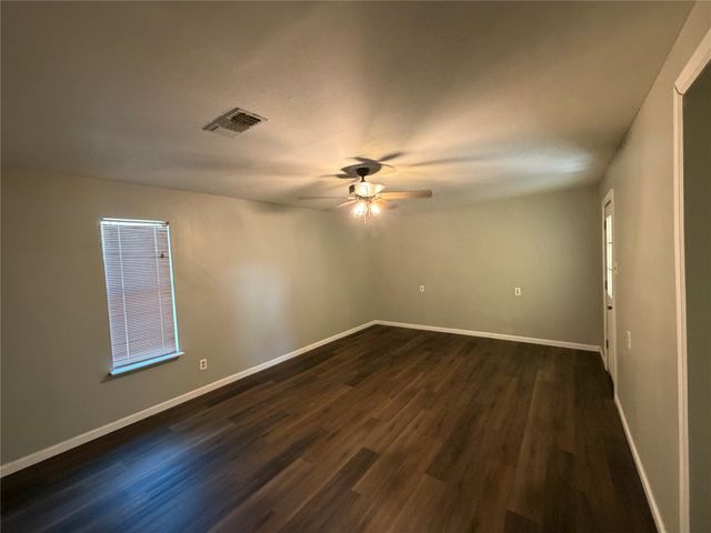 805 S 3rd Street, Grandview, TX 76050