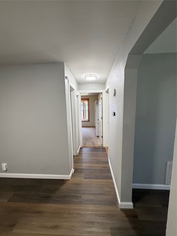 805 S 3rd Street, Grandview, TX 76050