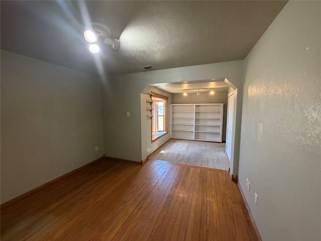 805 S 3rd Street, Grandview, TX 76050