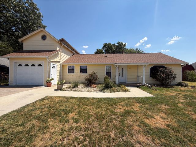805 S 3rd Street, Grandview, TX 76050