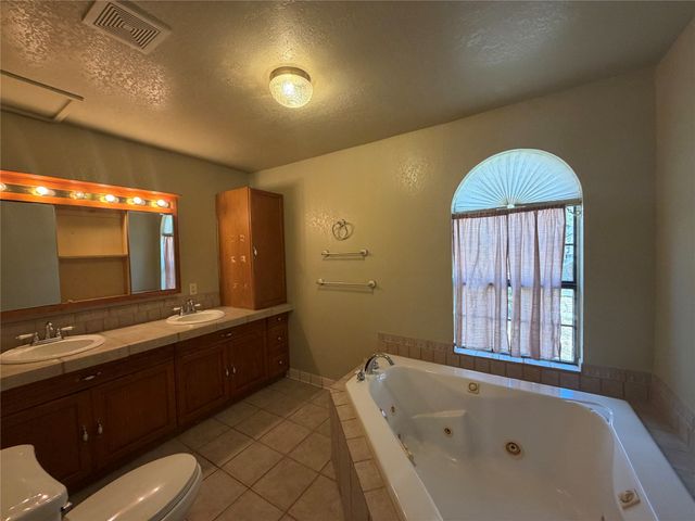 805 S 3rd Street, Grandview, TX 76050