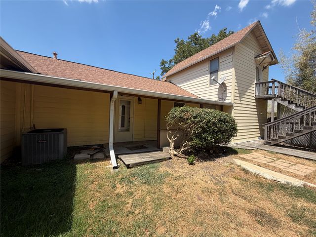 805 S 3rd Street, Grandview, TX 76050