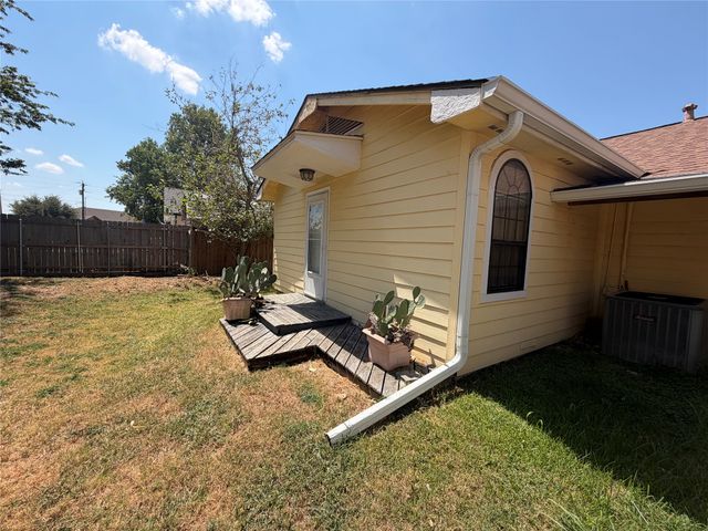805 S 3rd Street, Grandview, TX 76050