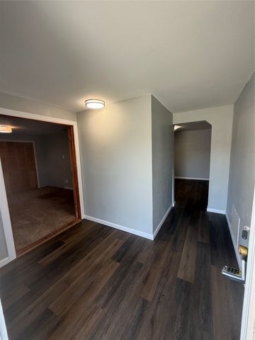 805 S 3rd Street, Grandview, TX 76050