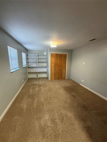 805 S 3rd Street, Grandview, TX 76050