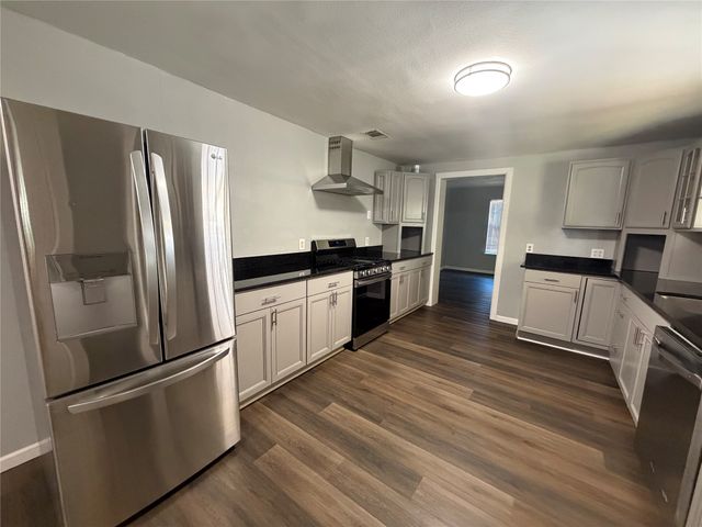 805 S 3rd Street, Grandview, TX 76050