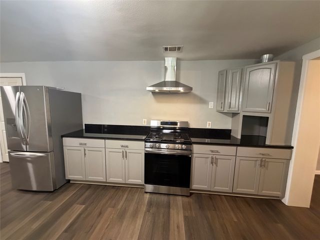 805 S 3rd Street, Grandview, TX 76050