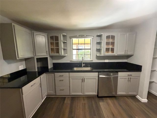 805 S 3rd Street, Grandview, TX 76050