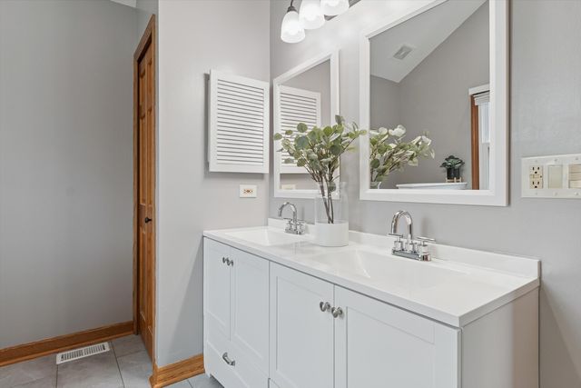 1269 Rhodes Lane, Naperville, IL 60540