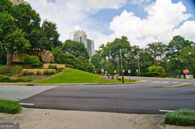 2734 Peachtree Road NW C101, Atlanta, GA 30305