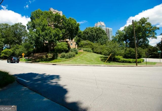 2734 Peachtree Road NW C101, Atlanta, GA 30305