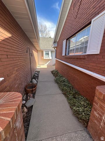 5488 S 250 E, Washington Terrace, UT 84405