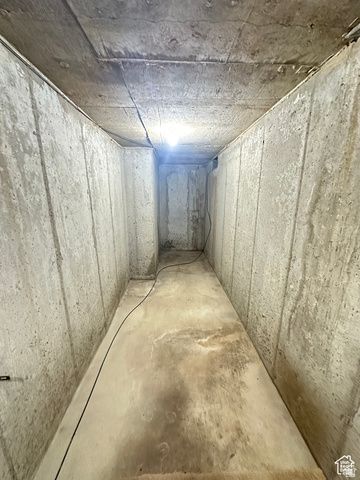 5488 S 250 E, Washington Terrace, UT 84405