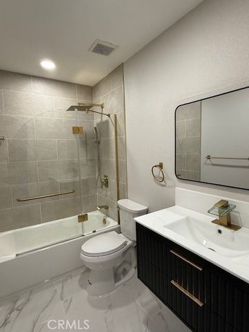 16682 Goldenwest 2, Huntington Beach, CA 92647