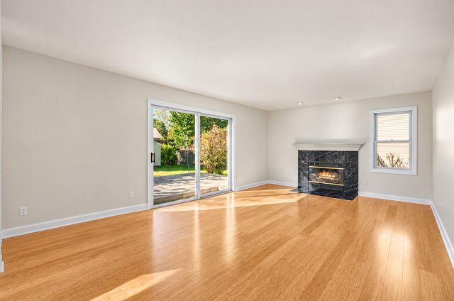 442 Santa Fe Trail, Cary, IL 60013