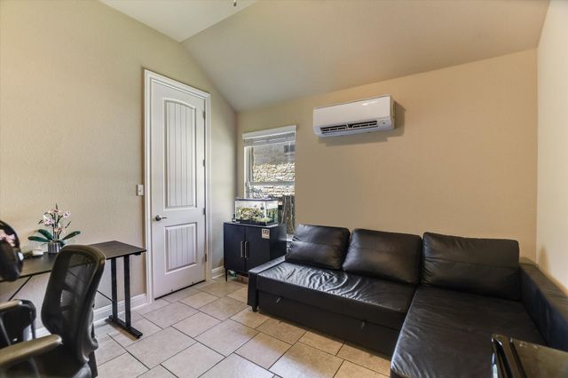 292 Swallowtail DR, Austin, TX 78737