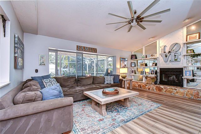 1617 SHADY LEAF DRIVE, Valrico, FL 33596