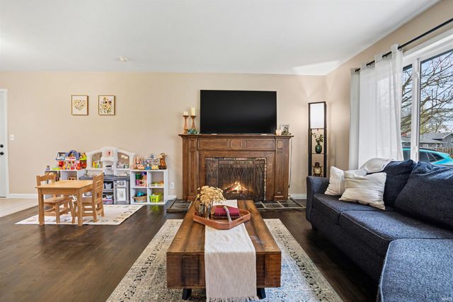 23052 Sandalwood Drive, Elkhart, IN 46516