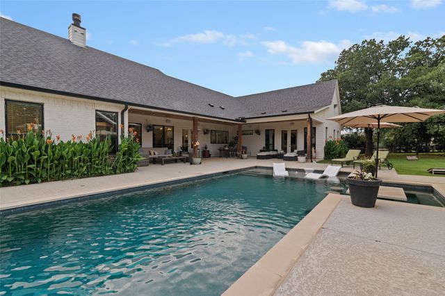 5919 Ranch Estates Road, Aubrey, TX 76227
