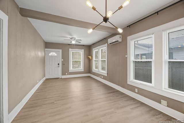 143 Paul, San Antonio, TX 78203