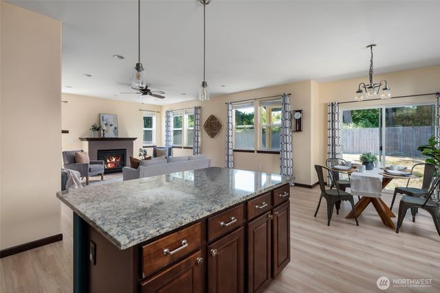 1873 SW Downfield Way, Oak Harbor, WA 98277