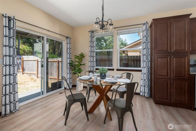 1873 SW Downfield Way, Oak Harbor, WA 98277