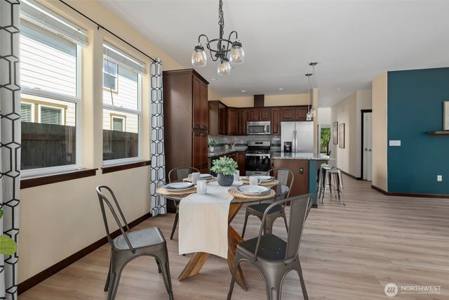 1873 SW Downfield Way, Oak Harbor, WA 98277