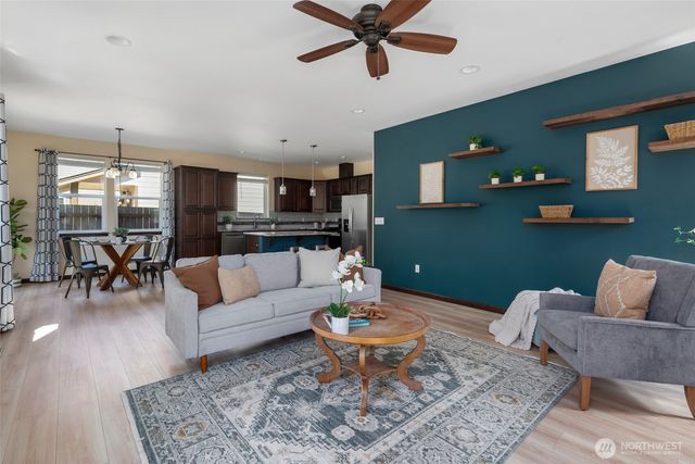 1873 SW Downfield Way, Oak Harbor, WA 98277