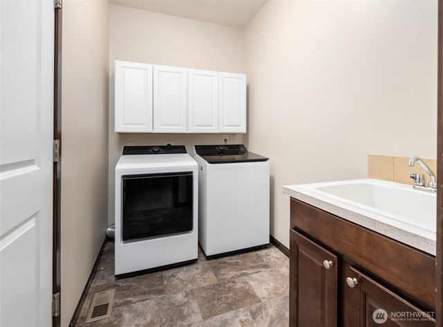 1873 SW Downfield Way, Oak Harbor, WA 98277