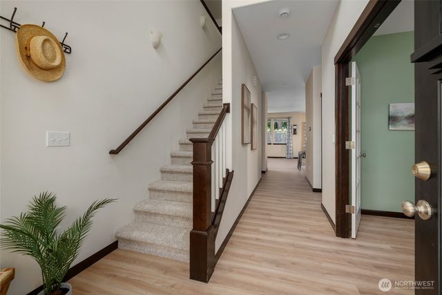 1873 SW Downfield Way, Oak Harbor, WA 98277