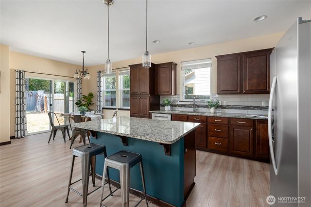 1873 SW Downfield Way, Oak Harbor, WA 98277