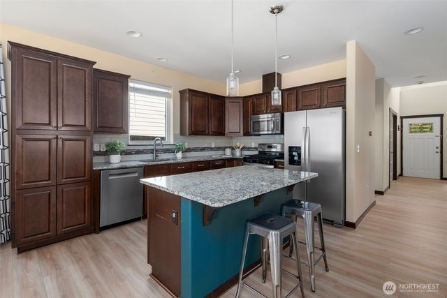 1873 SW Downfield Way, Oak Harbor, WA 98277