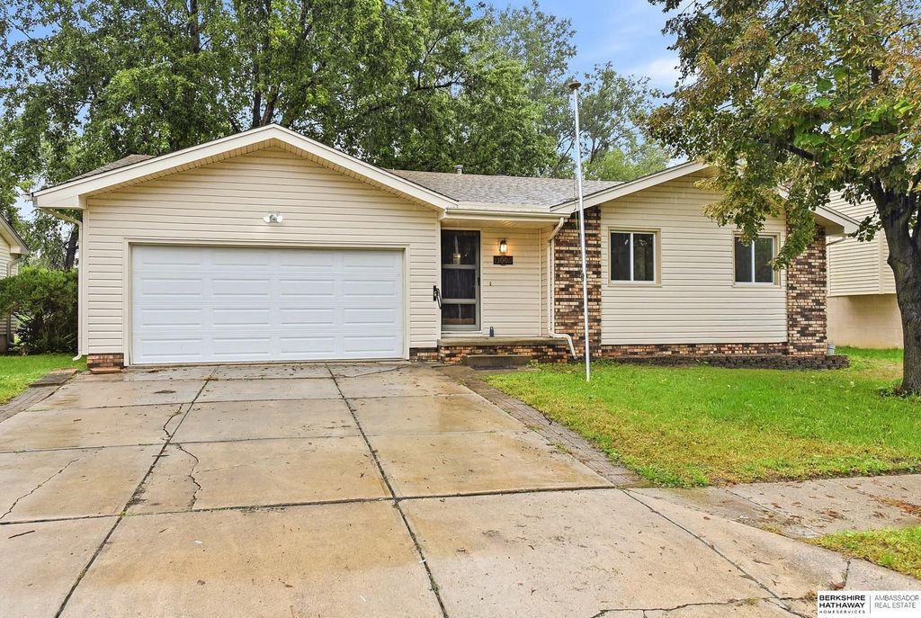 11005 Bandlytown Place, Bellevue, NE 68123