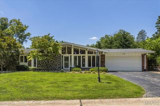 34 Oakland Hills Drive, Chesterfield, MO 63017