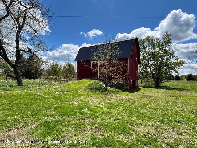 2584 E Gresham Highway, Charlotte, MI 48813