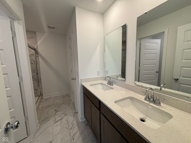 4371 Red Pine Drive, Bargersville, IN 46106